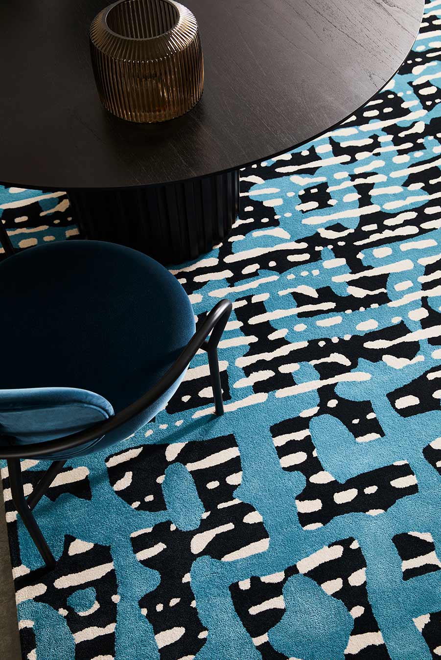 Detailed view of modern, striped Evie rug in blue and navy.